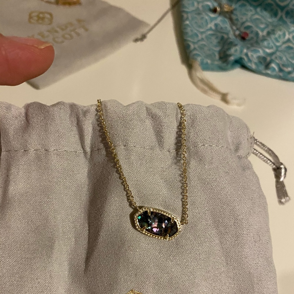 Kendra Scott necklace